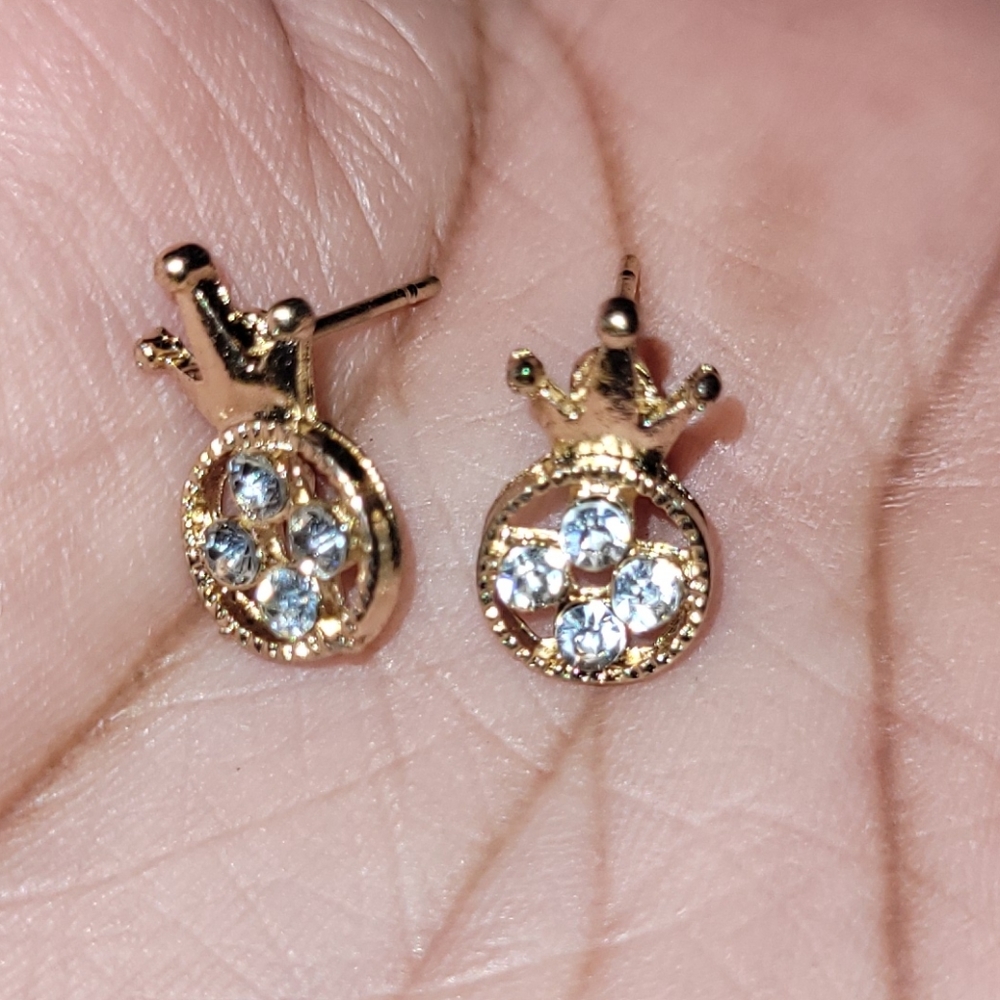 Gold and silver crown stud earrings
